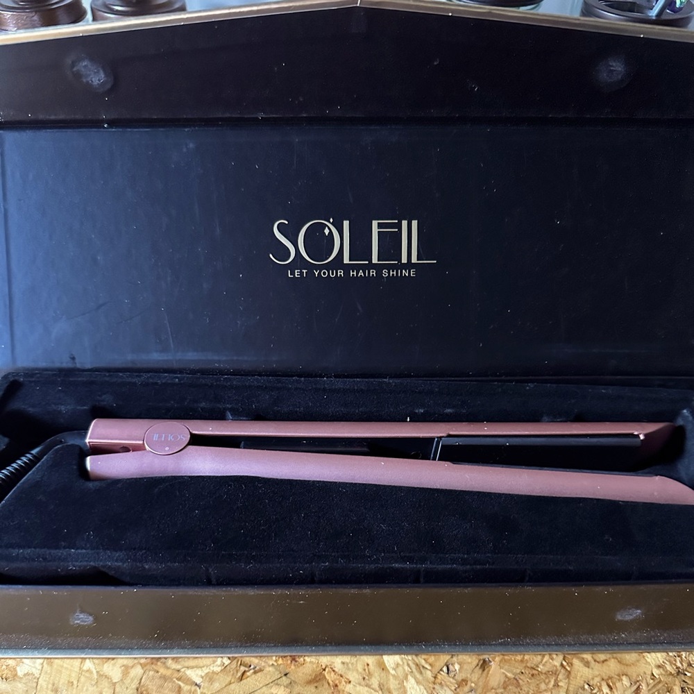 Soleil flat iron rose gold